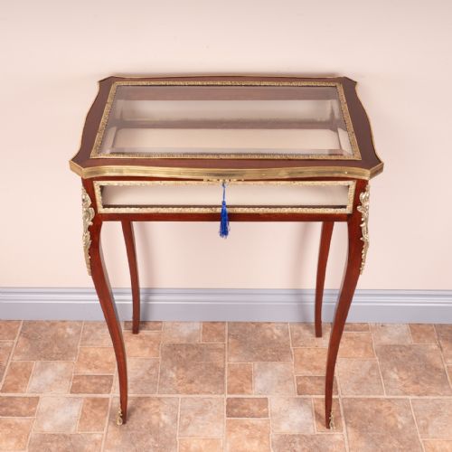 FRENCH ORMOLU MOUNTED BIJOUTERIE DISPLAY TABLE - ADDITIONAL PHOTO 3