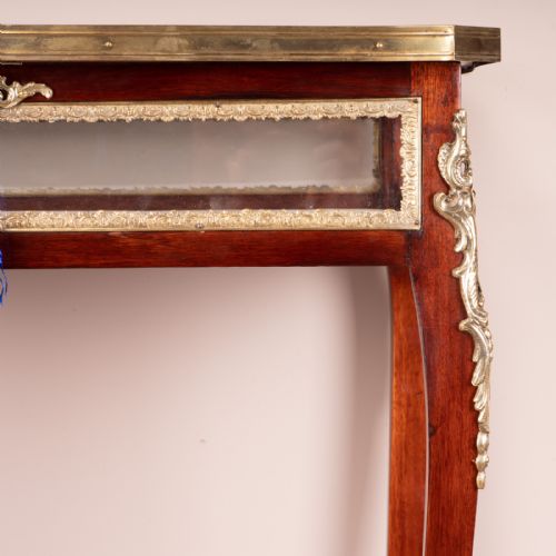FRENCH ORMOLU MOUNTED BIJOUTERIE DISPLAY TABLE - ADDITIONAL PHOTO 16