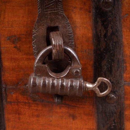 19THC IRON BOUND TRUNK - ADDITIONAL PHOTO 9