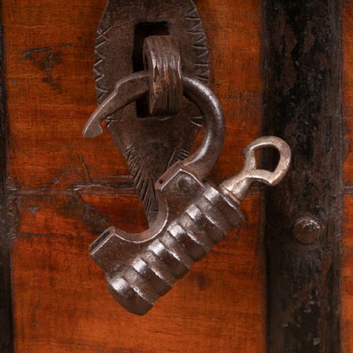 19THC IRON BOUND TRUNK - ADDITIONAL PHOTO 10