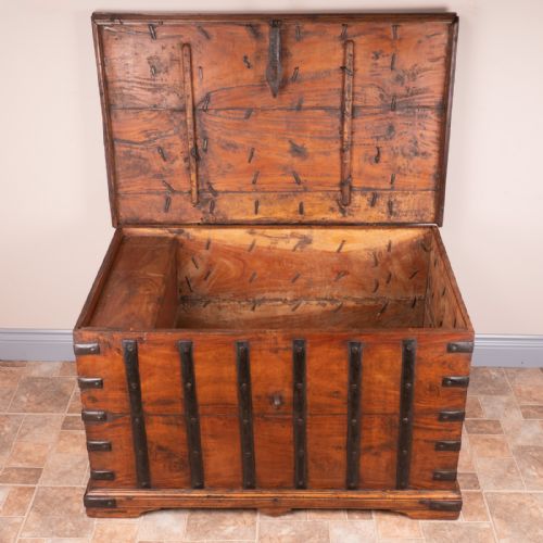 19THC IRON BOUND TRUNK - ADDITIONAL PHOTO 14