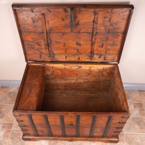 19THC IRON BOUND TRUNK - ADDITIONAL PHOTO 16