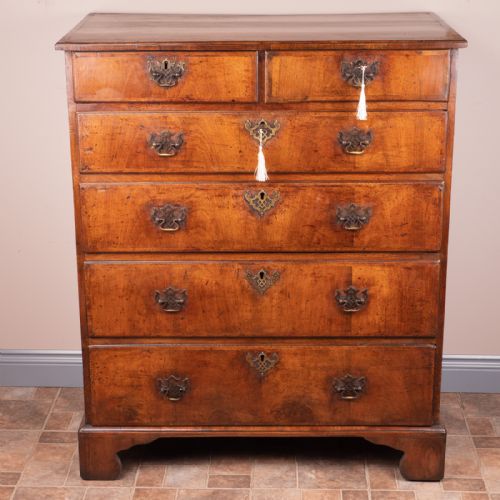 18thc walnut chest of drawers - CATEGORY: ANTIQUE CHEST OF DRAWERS - DATED 18TH CENTURY