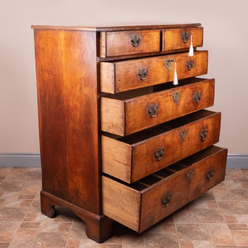 18THC WALNUT CHEST OF DRAWERS - ADDITIONAL PHOTO 5