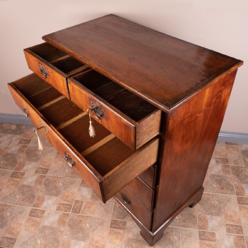 18THC WALNUT CHEST OF DRAWERS - ADDITIONAL PHOTO 11