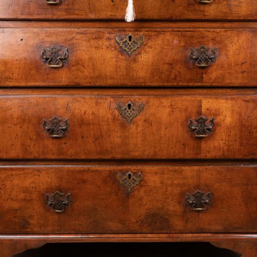 18THC WALNUT CHEST OF DRAWERS - ADDITIONAL PHOTO 16