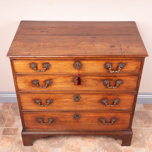SMALL GEORGIAN MAHOGANY CHEST OF DRAWERS - ADDITIONAL PHOTO 2