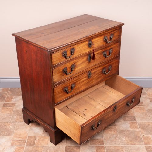 SMALL GEORGIAN MAHOGANY CHEST OF DRAWERS - ADDITIONAL PHOTO 4