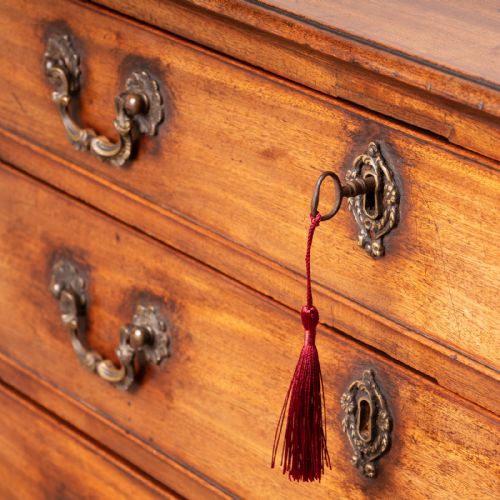 SMALL GEORGIAN MAHOGANY CHEST OF DRAWERS - ADDITIONAL PHOTO 13