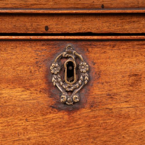 SMALL GEORGIAN MAHOGANY CHEST OF DRAWERS - ADDITIONAL PHOTO 16