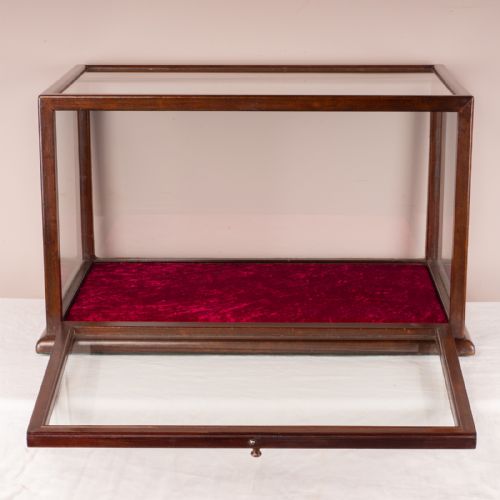 GOOD SIZED DISPLAY CASE - ADDITIONAL PHOTO 7