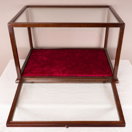 GOOD SIZED DISPLAY CASE - ADDITIONAL PHOTO 8