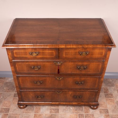 EARLY 18THC WALNUT CHEST OF DRAWERS - ADDITIONAL PHOTO 2