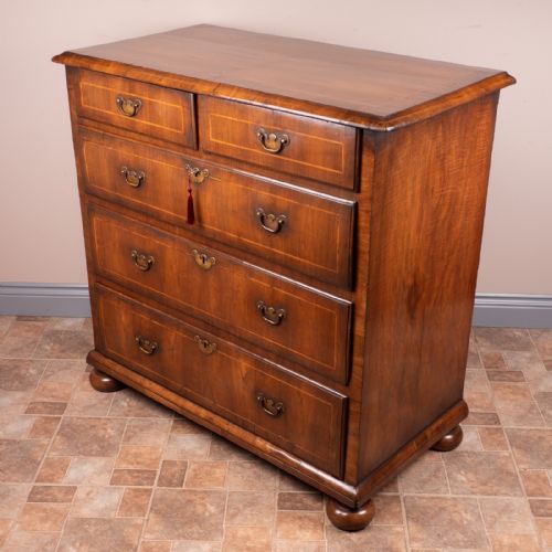 EARLY 18THC WALNUT CHEST OF DRAWERS - ADDITIONAL PHOTO 6