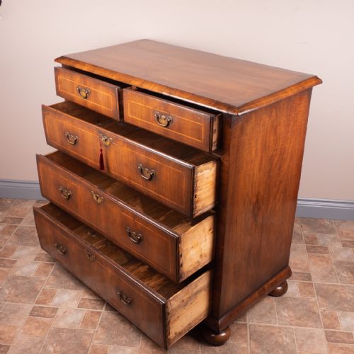 EARLY 18THC WALNUT CHEST OF DRAWERS - ADDITIONAL PHOTO 7