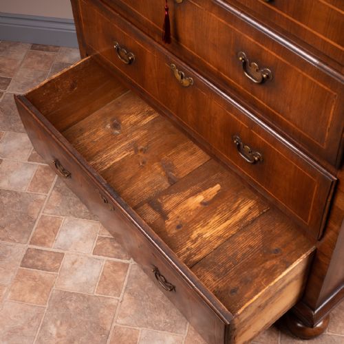 EARLY 18THC WALNUT CHEST OF DRAWERS - ADDITIONAL PHOTO 11
