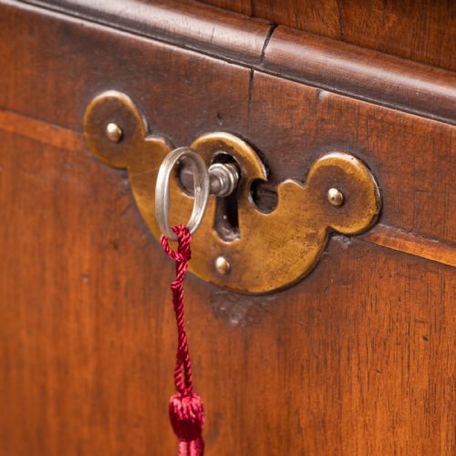 EARLY 18THC WALNUT CHEST OF DRAWERS - ADDITIONAL PHOTO 12