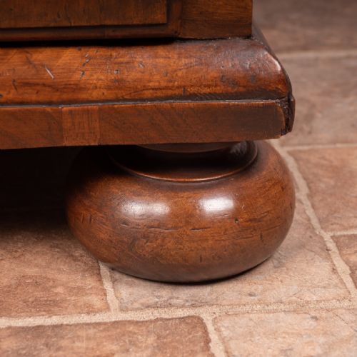 EARLY 18THC WALNUT CHEST OF DRAWERS - ADDITIONAL PHOTO 13
