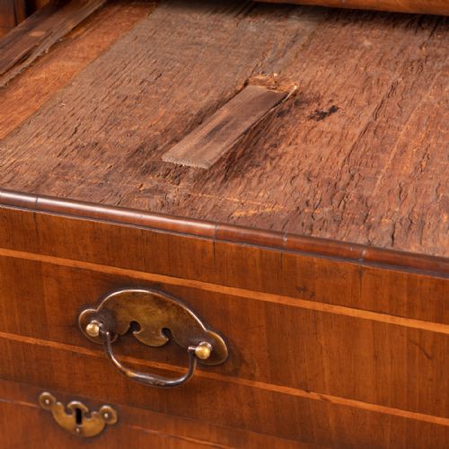 EARLY 18THC WALNUT CHEST OF DRAWERS - ADDITIONAL PHOTO 14