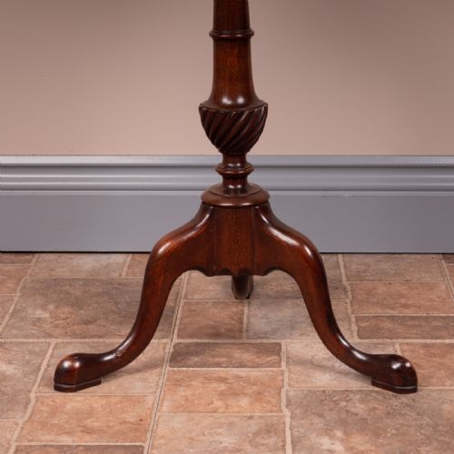 FINE QUALITY MAHOGANY WINE TABLE - ADDITIONAL PHOTO 9