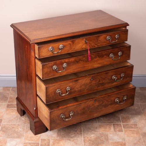 SMALL 19THC MAHOGANY CHEST OF DRAWERS - ADDITIONAL PHOTO 5