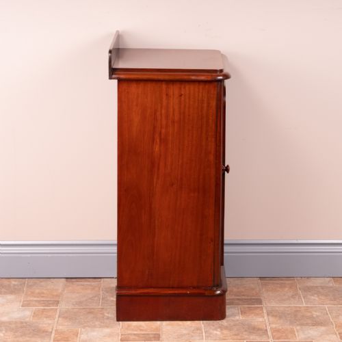 VICTORIAN MAHOGANY BEDSIDE CABINET - ADDITIONAL PHOTO 3