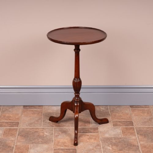 good sized wine table - CATEGORY: ANTIQUE TABLES - DATED 1920
