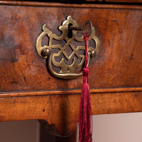 EARLY 18THC WALNUT LOWBOY - ADDITIONAL PHOTO 14