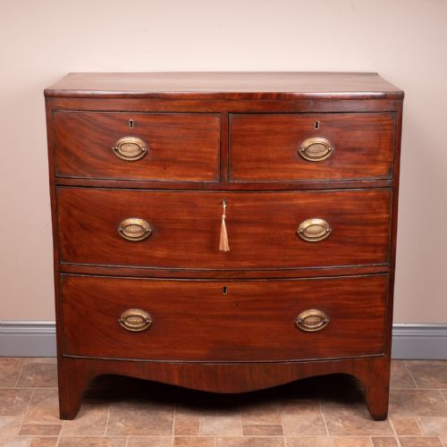 small mahogany 19thc bow fronted chest of drawers - CATEGORY: ANTIQUE CHEST OF DRAWERS - DATED 19TH CENTURY