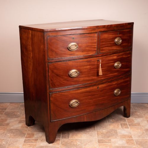 SMALL MAHOGANY 19THC BOW FRONTED CHEST OF DRAWERS - ADDITIONAL PHOTO 2