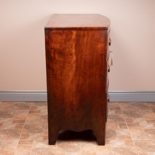 SMALL MAHOGANY 19THC BOW FRONTED CHEST OF DRAWERS - ADDITIONAL PHOTO 10