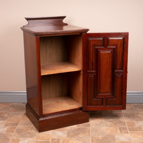 GOOD QUALITY EDWARDIAN MAHOGANY AND SATINWOOD BEDSIDE CABINET - ADDITIONAL PHOTO 3