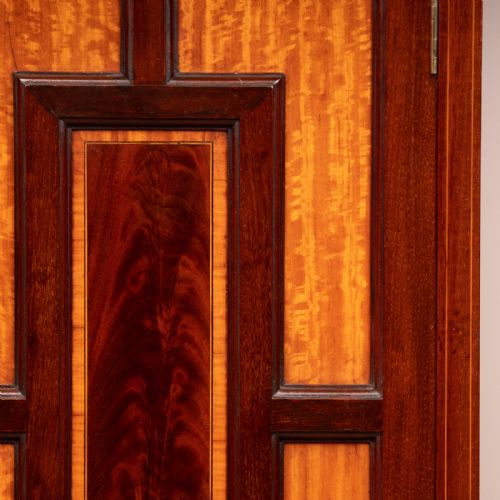 GOOD QUALITY EDWARDIAN MAHOGANY AND SATINWOOD BEDSIDE CABINET - ADDITIONAL PHOTO 5
