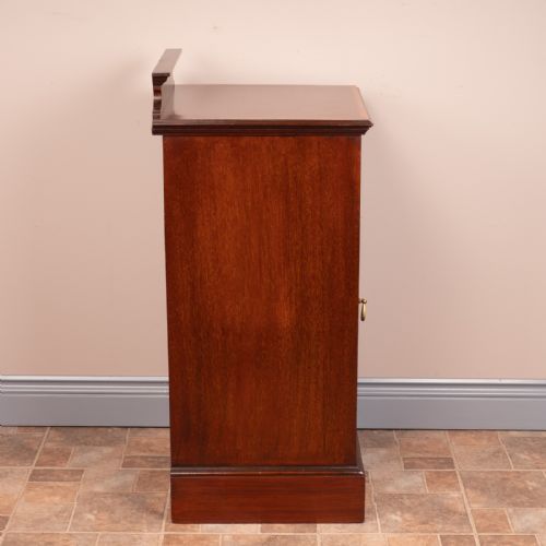 GOOD QUALITY EDWARDIAN MAHOGANY AND SATINWOOD BEDSIDE CABINET - ADDITIONAL PHOTO 7