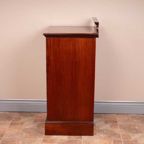 GOOD QUALITY EDWARDIAN MAHOGANY AND SATINWOOD BEDSIDE CABINET - ADDITIONAL PHOTO 8