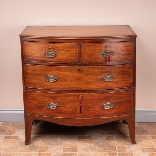 compact 19thc bow fronted mahogany chest of drawers - CATEGORY: ANTIQUE CHEST OF DRAWERS - DATED 19TH CENTURY