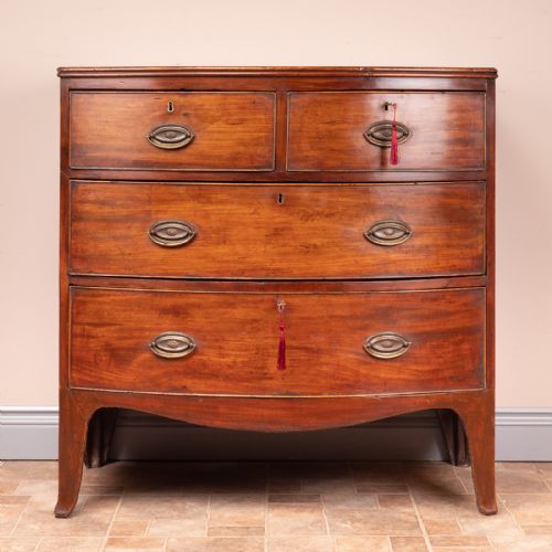 COMPACT 19THC BOW FRONTED MAHOGANY CHEST OF DRAWERS - ADDITIONAL PHOTO 1