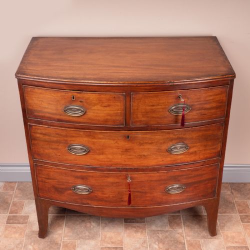 COMPACT 19THC BOW FRONTED MAHOGANY CHEST OF DRAWERS - ADDITIONAL PHOTO 2