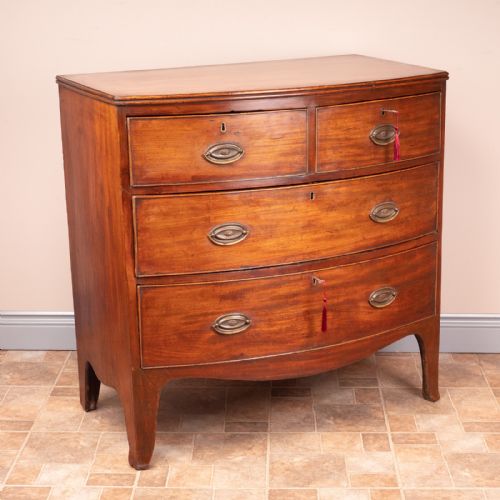 COMPACT 19THC BOW FRONTED MAHOGANY CHEST OF DRAWERS - ADDITIONAL PHOTO 3