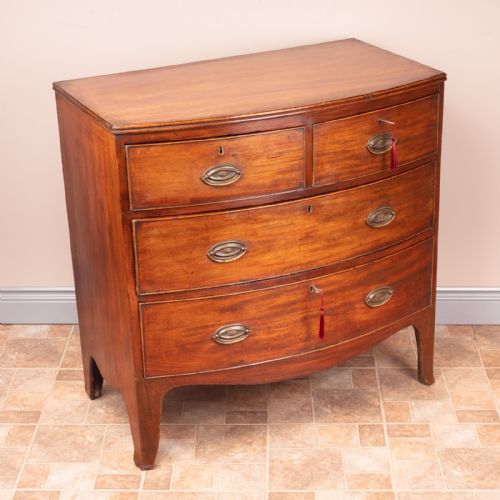 COMPACT 19THC BOW FRONTED MAHOGANY CHEST OF DRAWERS - ADDITIONAL PHOTO 4
