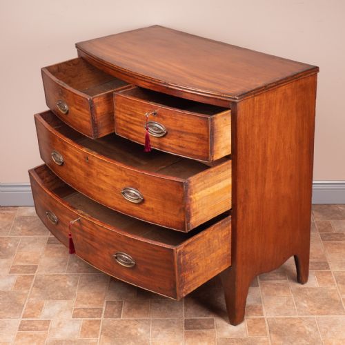 COMPACT 19THC BOW FRONTED MAHOGANY CHEST OF DRAWERS - ADDITIONAL PHOTO 11