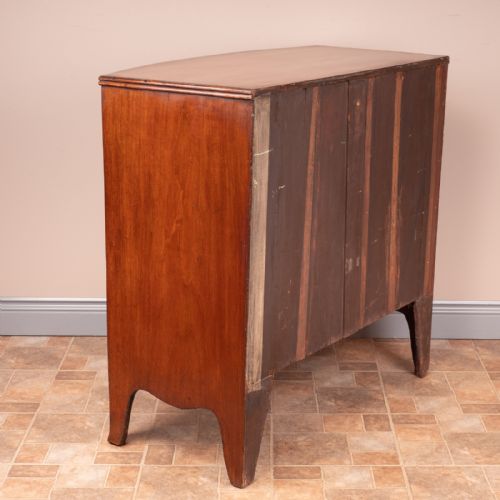COMPACT 19THC BOW FRONTED MAHOGANY CHEST OF DRAWERS - ADDITIONAL PHOTO 15