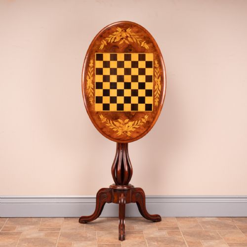 good quality victorian walnut chess table - CATEGORY: ANTIQUE TABLES - DATED VICTORIAN