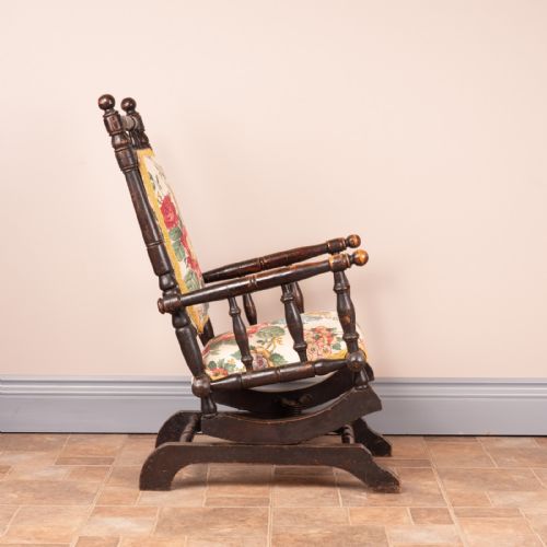 CHILDS ROCKING CHAIR - ADDITIONAL PHOTO 2