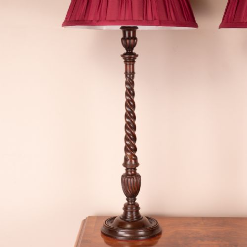 PAIR OF ELEGANT TABLE LAMPS - ADDITIONAL PHOTO 1