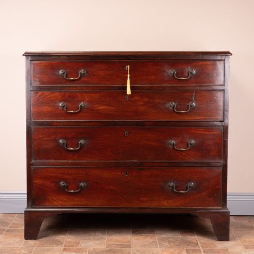 GEORGIAN MAHOGANY CHEST OF DRAWERS - ADDITIONAL PHOTO 2