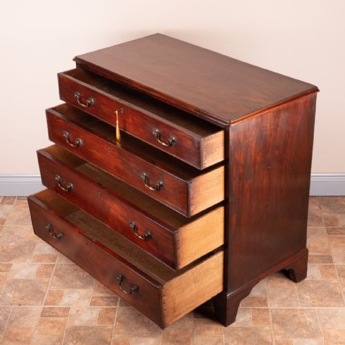 GEORGIAN MAHOGANY CHEST OF DRAWERS - ADDITIONAL PHOTO 12