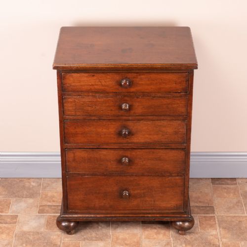 19THC SMALL MAHOGANY CHEST OF DRAWERS WITH EXTENDING TOP - ADDITIONAL PHOTO 1