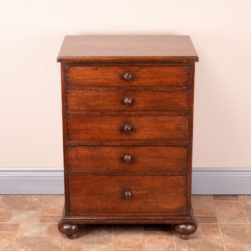 19THC SMALL MAHOGANY CHEST OF DRAWERS WITH EXTENDING TOP - ADDITIONAL PHOTO 2