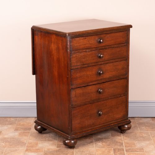 19THC SMALL MAHOGANY CHEST OF DRAWERS WITH EXTENDING TOP - ADDITIONAL PHOTO 3